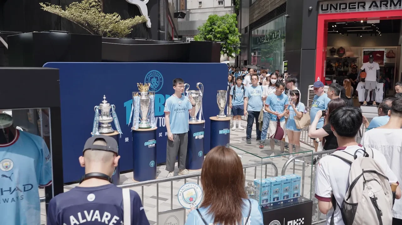 HK man city trophy post-event photo 3