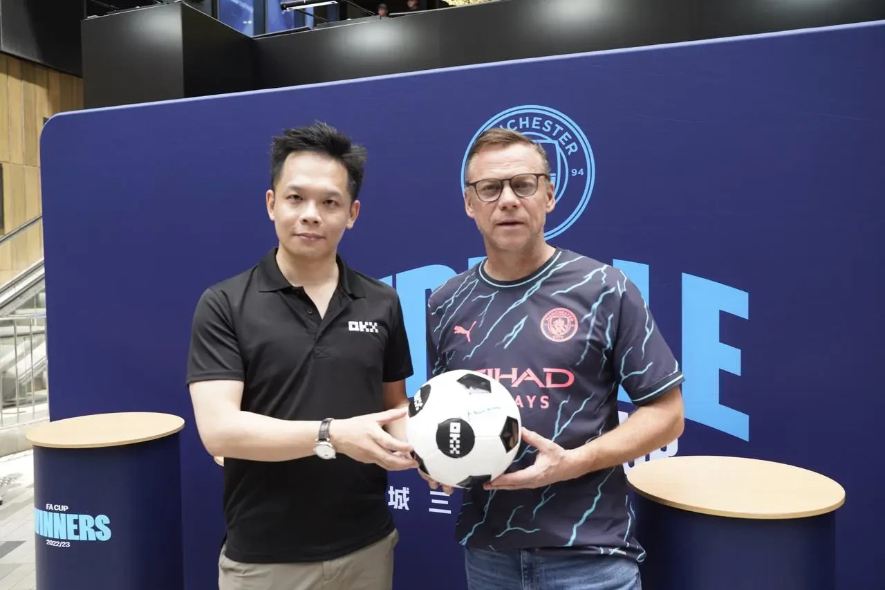 HK man city trophy post-event photo 2